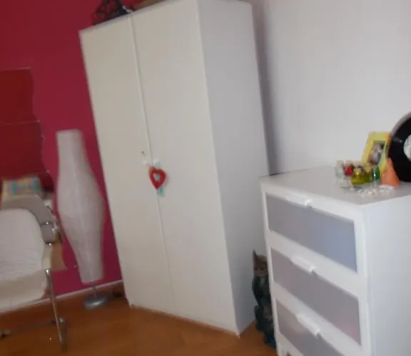 Edward Apartment *